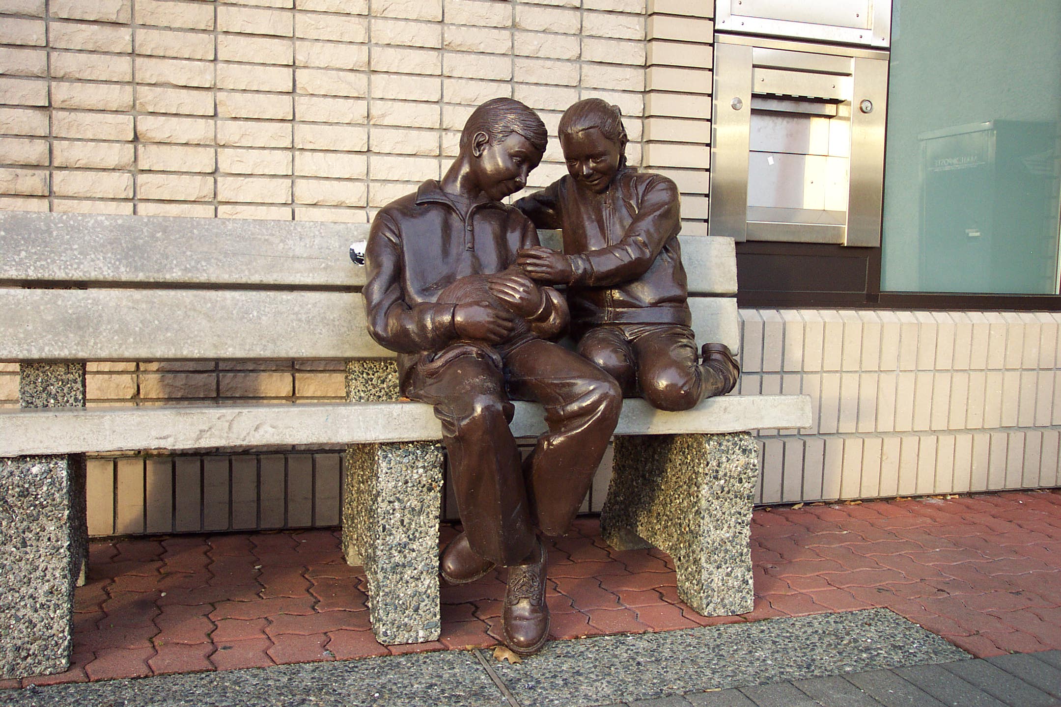 An Image of statue on Beacon and Fifth