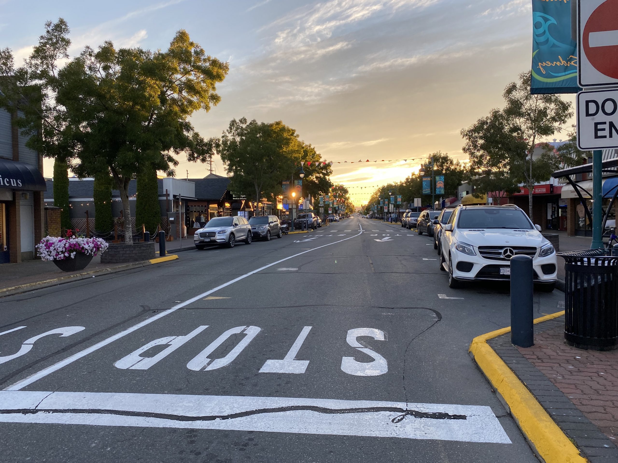 Facing west on Beacon Avenue during sunset