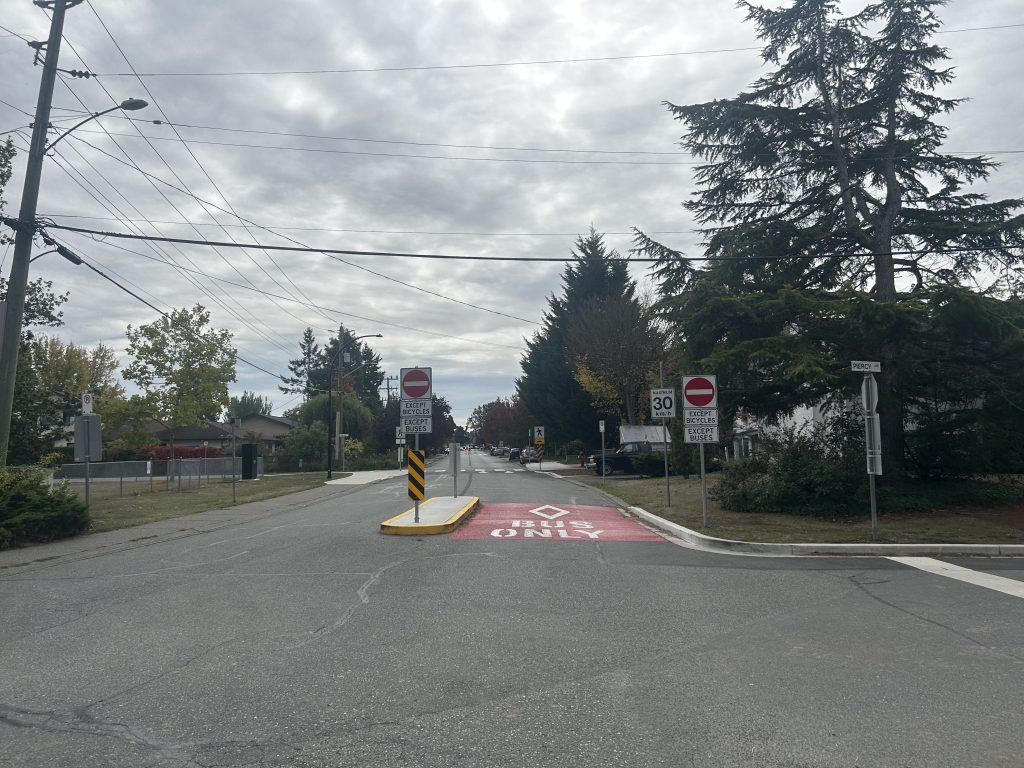 Traffic diversion at Piercy Ave