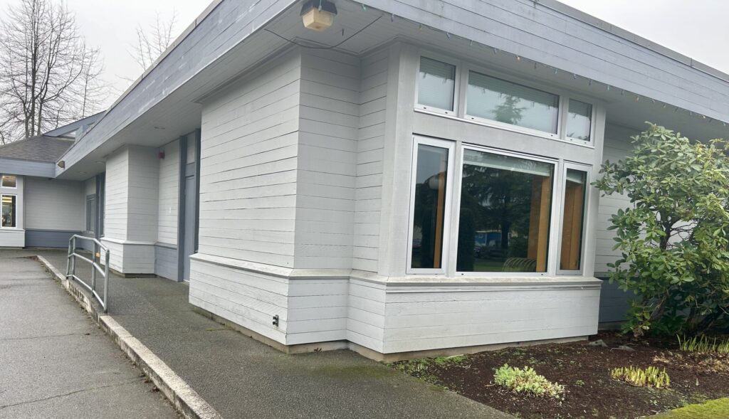 Back corner of Nell Horth room