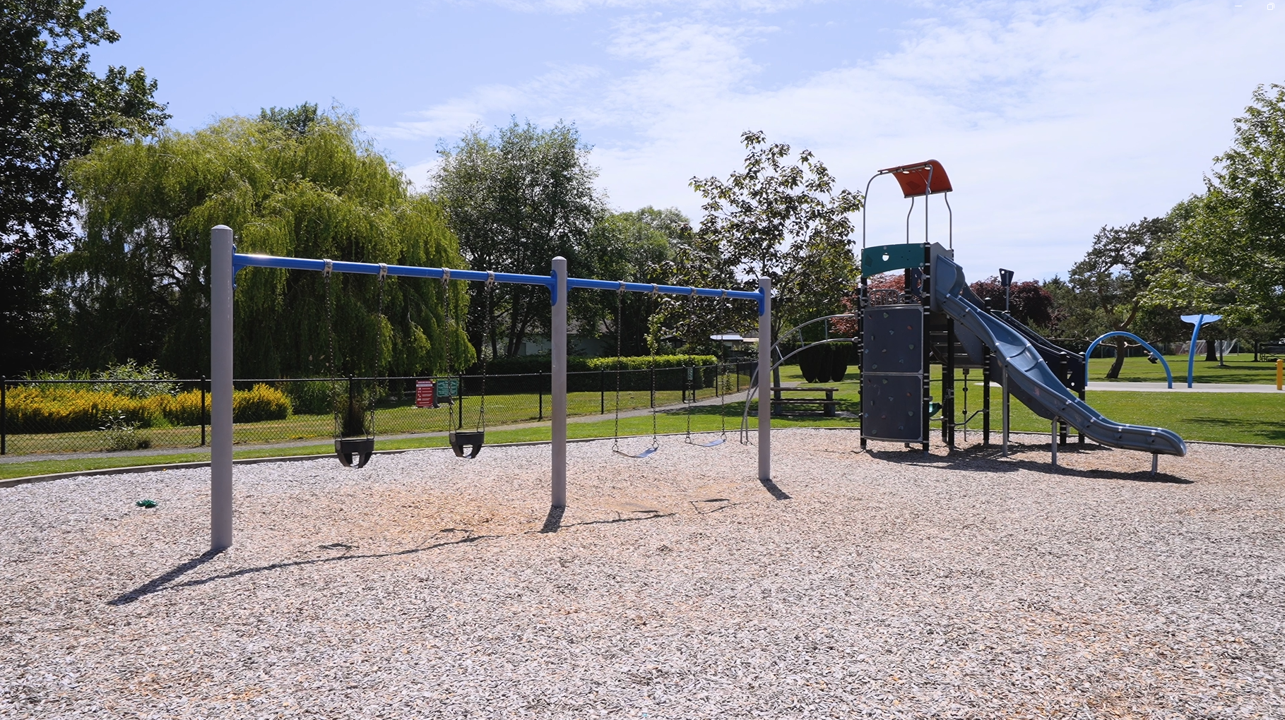  Iroquois Park Playground 
